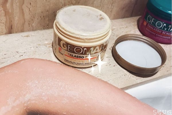 磨砂膏直接用手搓嗎 如何正確使用磨砂膏 磨砂膏直接用手搓嗎 如何正確使用磨砂膏