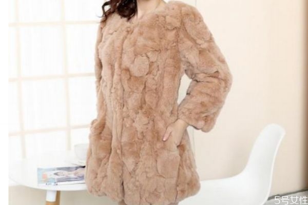 ?白色兔毛皮草怎么洗 兔毛皮草保養(yǎng)方法 ?白色兔毛皮草怎么洗 兔毛皮草保養(yǎng)方法