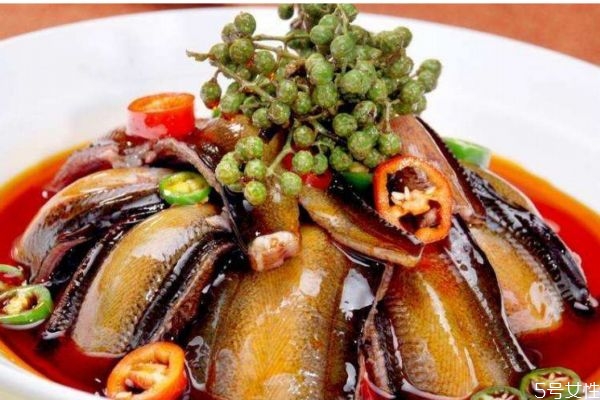 吃黃鱔有什么好處呢 什么人不能吃黃鱔呢 吃黃鱔有什么好處呢 什么人不能吃黃鱔呢