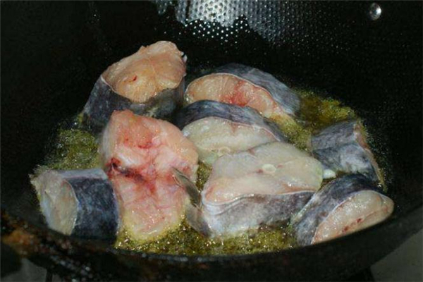 鯰魚有刺嗎 鯰魚是一根主刺嗎 鯰魚有刺嗎 鯰魚是一根主刺嗎