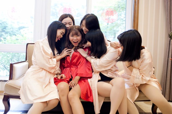 晨袍什么顏色好看 晨袍什么時候穿好 晨袍什么顏色好看 晨袍什么時候穿好