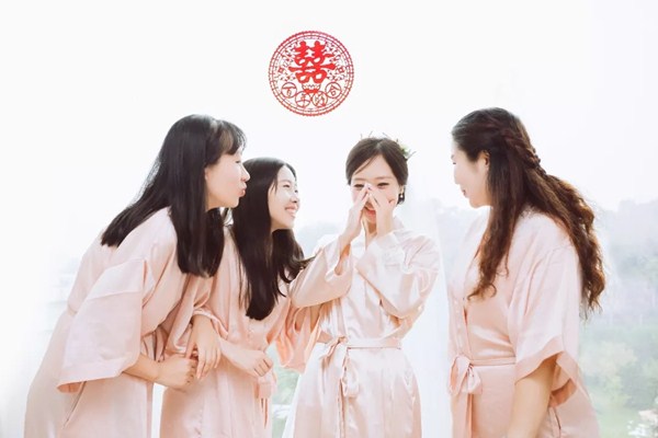 晨袍什么顏色好看 晨袍什么時候穿好 晨袍什么顏色好看 晨袍什么時候穿好