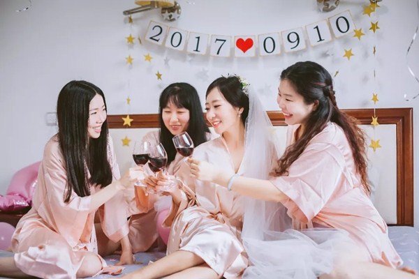 晨袍什么顏色好看 晨袍什么時候穿好 晨袍什么顏色好看 晨袍什么時候穿好