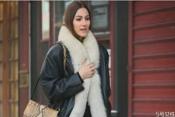 羊羔毛衣服怎么洗 羊羔毛皮草護(hù)理的方法 羊羔毛衣服怎么洗 羊羔毛皮草護(hù)理的方法