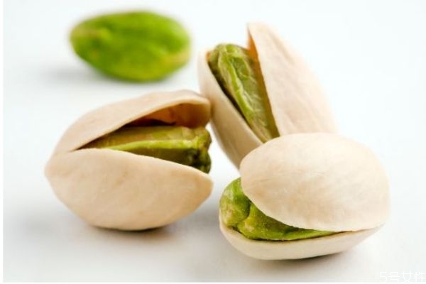 什么人不能吃開心果呢 吃開心果有什么注意的呢 什么人不能吃開心果呢 吃開心果有什么注意的呢