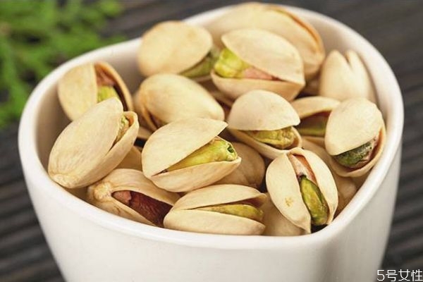 什么人不能吃開心果呢 吃開心果有什么注意的呢 什么人不能吃開心果呢 吃開心果有什么注意的呢