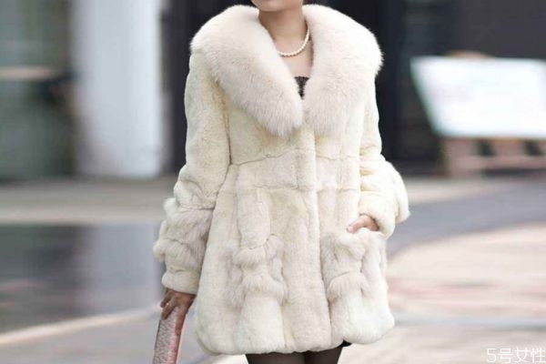 ?白色兔毛皮草怎么洗 兔毛皮草保養(yǎng)方法 ?白色兔毛皮草怎么洗 兔毛皮草保養(yǎng)方法