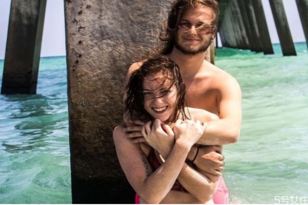 約會初次見面聊什么 第一次約會該說啥 約會初次見面聊什么 第一次約會該說啥