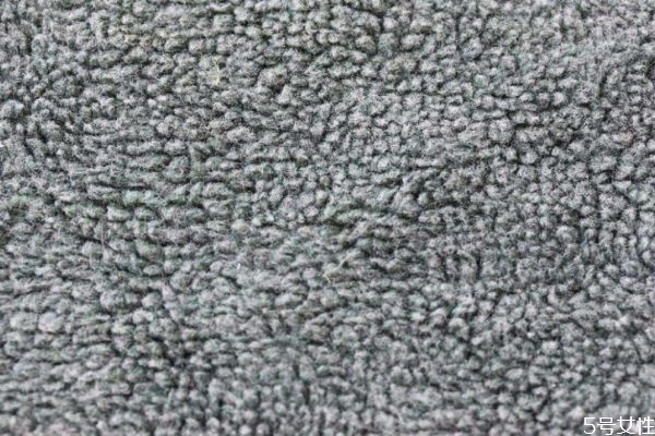 羊羔毛為什么貴 羊羔毛與羊毛哪個(gè)貴 羊羔毛為什么貴 羊羔毛與羊毛哪個(gè)貴