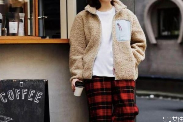 羊羔毛衣服怎么洗 羊羔毛皮草護(hù)理的方法 羊羔毛衣服怎么洗 羊羔毛皮草護(hù)理的方法