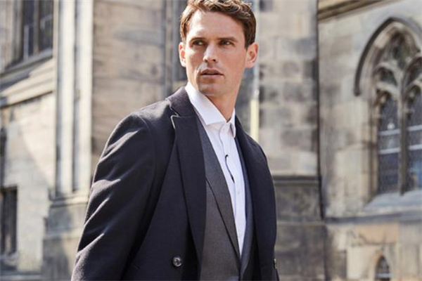 男生大衣里面穿什么衣服好看 男生大衣里面怎么搭配 男生大衣里面穿什么衣服好看 男生大衣里面怎么搭配