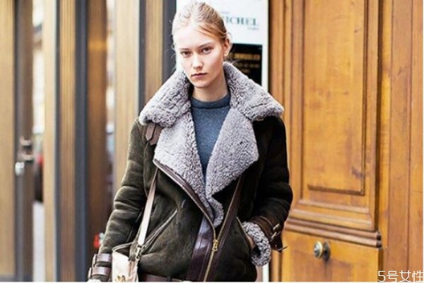 羊羔毛外套適合多少溫度穿 羊羔毛和羊剪絨一樣嗎 羊羔毛外套適合多少溫度穿 羊羔毛和羊剪絨一樣嗎