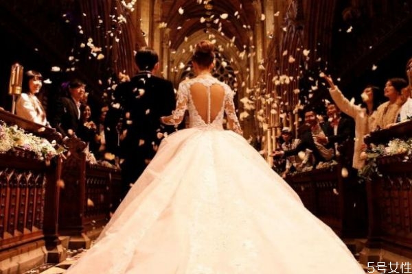 結婚辦酒席需要準備什么 辦結婚酒席提前做哪些準備 結婚辦酒席需要準備什么 辦結婚酒席提前做哪些準備