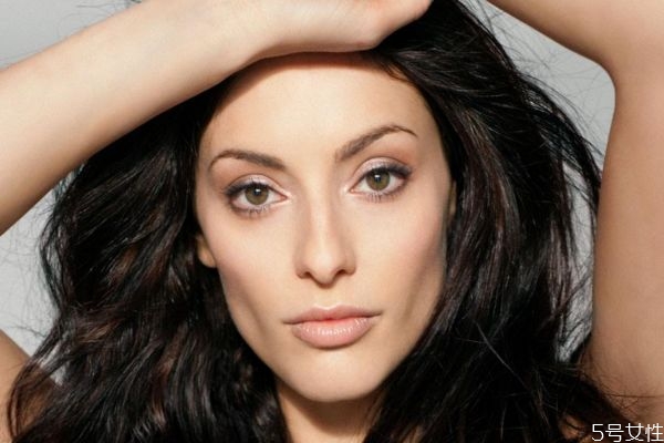 保養(yǎng)皮膚的秘訣有什么呢 皮膚應(yīng)該怎么保養(yǎng)呢 保養(yǎng)皮膚的秘訣有什么呢 皮膚應(yīng)該怎么保養(yǎng)呢