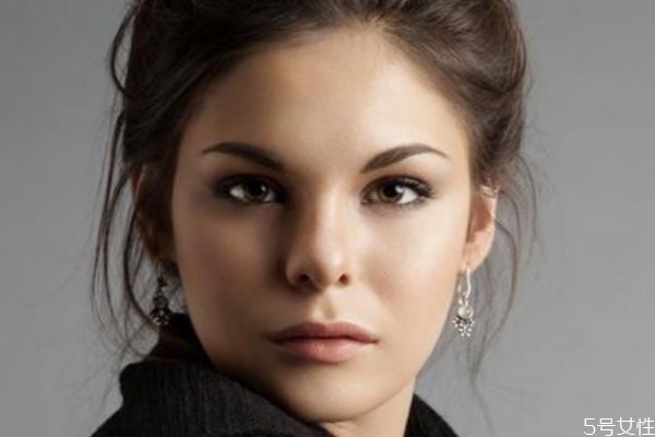 下巴為什么經(jīng)常長閉口呢 下巴長閉口的原因有什么呢 下巴為什么經(jīng)常長閉口呢 下巴長閉口的原因有什么呢