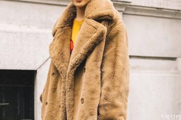 羊羔毛起靜電嗎 羊羔毛面料的特點(diǎn) 羊羔毛起靜電嗎 羊羔毛面料的特點(diǎn)