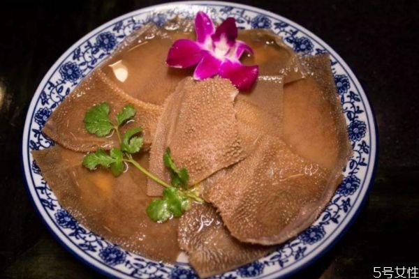 毛肚有什么營(yíng)養(yǎng)價(jià)值呢 吃毛肚有什么好處呢 毛肚有什么營(yíng)養(yǎng)價(jià)值呢 吃毛肚有什么好處呢