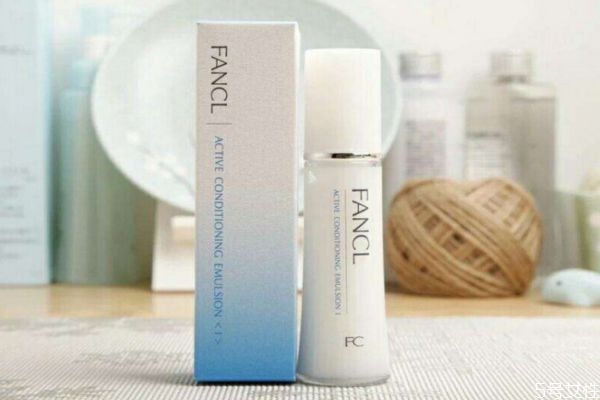 爽膚水乳液哪個(gè)牌子好 爽膚水和乳液正確用法 爽膚水乳液哪個(gè)牌子好 爽膚水和乳液正確用法