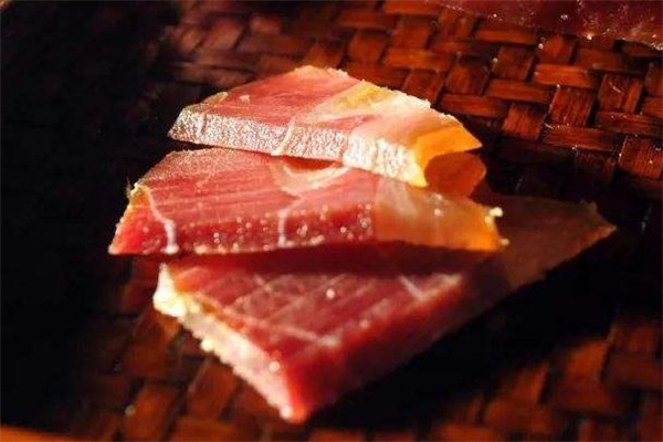 金華火腿發(fā)黑還能吃嗎 金華火腿變質(zhì)了是什么樣子的 金華火腿發(fā)黑還能吃嗎 金華火腿變質(zhì)了是什么樣子的