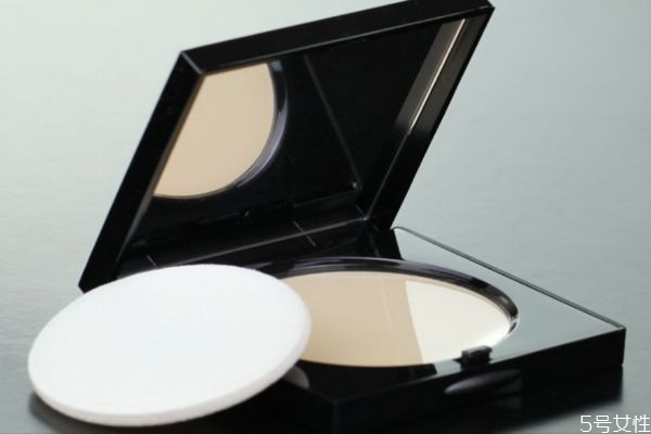 芭比布朗粉餅1號(hào)色白嗎 芭比布朗粉餅1號(hào)和5號(hào)區(qū)別 芭比布朗粉餅1號(hào)色白嗎 芭比布朗粉餅1號(hào)和5號(hào)區(qū)別