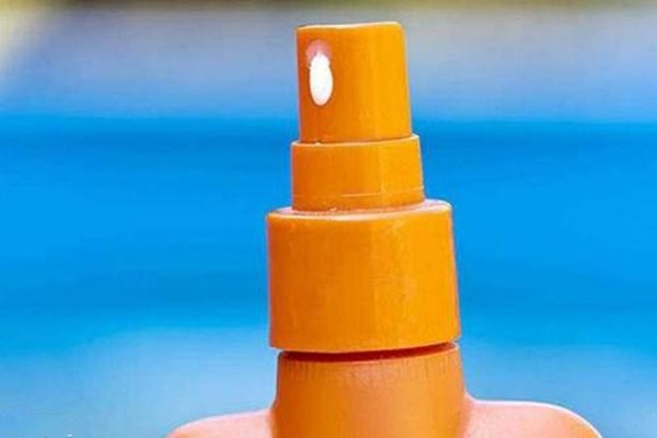 潤膚露和潤膚油有什么區(qū)別呢 潤膚油適合什么人用 潤膚露和潤膚油有什么區(qū)別呢 潤膚油適合什么人用