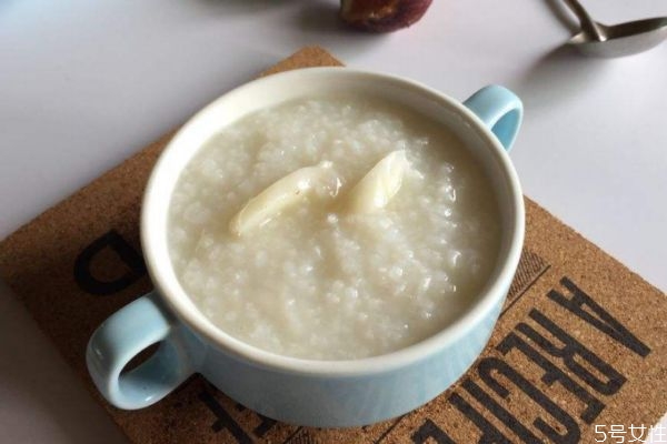 山藥粥需要熬多久呢 山藥粥一般用什么米呢 山藥粥需要熬多久呢 山藥粥一般用什么米呢