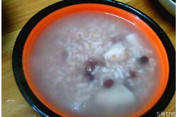 山藥粥需要熬多久呢 山藥粥一般用什么米呢 山藥粥需要熬多久呢 山藥粥一般用什么米呢