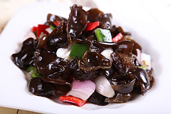 新鮮木耳為什么不能吃 為什么木耳要曬干吃 新鮮木耳為什么不能吃 為什么木耳要曬干吃