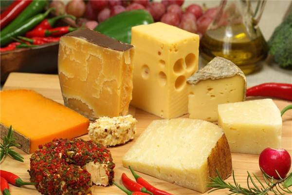 奶油和奶酪有什么區(qū)別 開封的奶酪怎么保存 奶油和奶酪有什么區(qū)別 開封的奶酪怎么保存