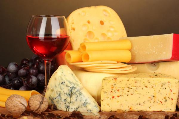 奶油和奶酪有什么區(qū)別 開封的奶酪怎么保存 奶油和奶酪有什么區(qū)別 開封的奶酪怎么保存