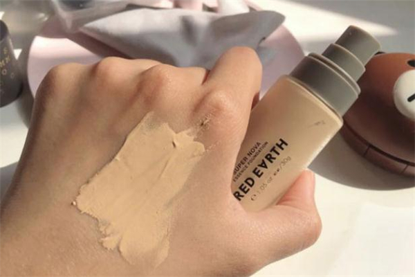 紅地球粉底液適合油皮嗎 紅地球粉底液適合干皮嗎