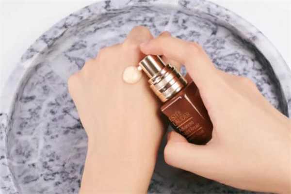 雅詩(shī)蘭黛高能小棕瓶可以單獨(dú)使用嗎-能代替經(jīng)典小棕瓶嗎