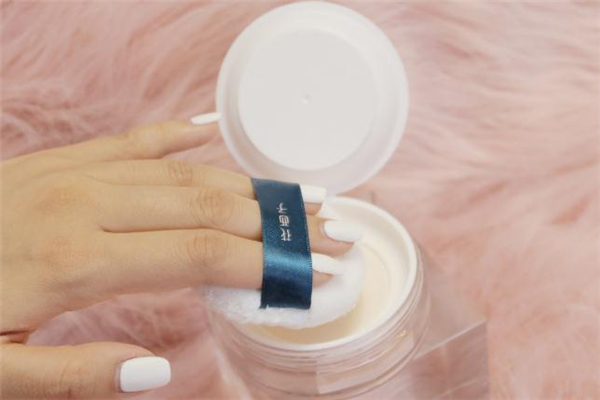 花西子散粉真的好用嗎 花西子散粉和紀(jì)梵希散粉哪個(gè)好 花西子散粉真的好用嗎 花西子散粉和紀(jì)梵希散粉哪個(gè)好