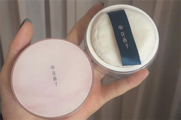 花西子散粉和悅詩(shī)風(fēng)吟散粉哪個(gè)好 花西子散粉是哪個(gè)國(guó)家的