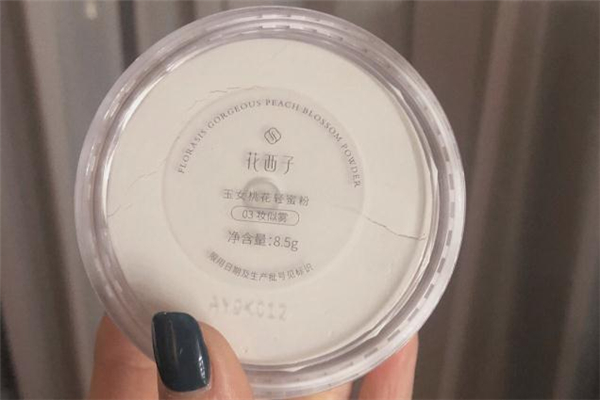 花西子散粉和悅詩(shī)風(fēng)吟散粉哪個(gè)好 花西子散粉是哪個(gè)國(guó)家的