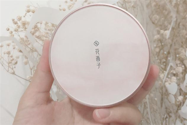 花西子散粉和卡姿蘭散粉哪個好 花西子散粉2號和3號區(qū)別 花西子散粉和卡姿蘭散粉哪個好 花西子散粉2號和3號區(qū)別