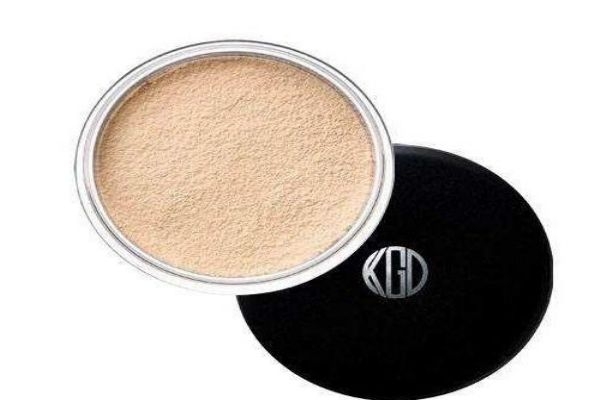 補(bǔ)妝用粉餅還是散粉好 散粉多久補(bǔ)一次 補(bǔ)妝用粉餅還是散粉好 散粉多久補(bǔ)一次