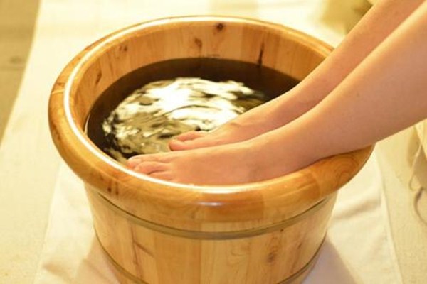 泡腳對(duì)宮寒有用嗎 泡腳可以調(diào)理宮寒嗎