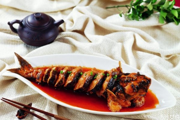 吃鮰魚(yú)有什么好處呢 鮰魚(yú)怎么做好吃呢 吃鮰魚(yú)有什么好處呢 鮰魚(yú)怎么做好吃呢