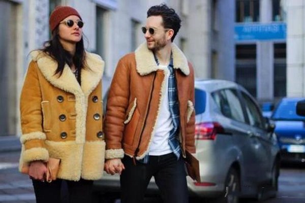 羊羔毛和顆粒絨有什么區(qū)別 顆粒絨面料好嗎 羊羔毛和顆粒絨有什么區(qū)別 顆粒絨面料好嗎