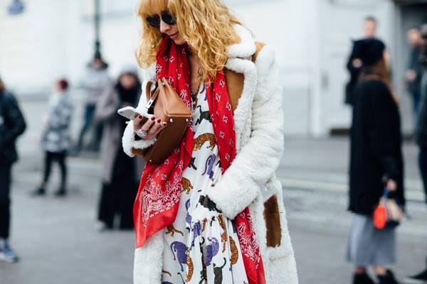 羊羔毛在里面還是外面 羊羔毛發(fā)黃了怎么清洗 羊羔毛在里面還是外面 羊羔毛發(fā)黃了怎么清洗