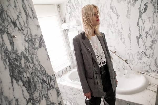 小西裝適合多少度穿 冬季可以穿小西裝嗎 小西裝適合多少度穿 冬季可以穿小西裝嗎