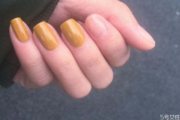 秋冬涂什么顏色的指甲顯手白 2020美甲流行色趨勢 秋冬涂什么顏色的指甲顯手白 2020美甲流行色趨勢
