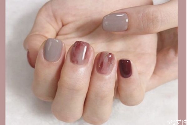 美甲涂幾層 甲油膠一般涂幾層 美甲涂幾層 甲油膠一般涂幾層