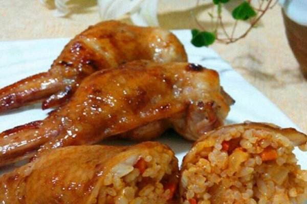 雞翅包飯可以油炸嗎 雞翅包飯?jiān)趺纯静黄破? alt=