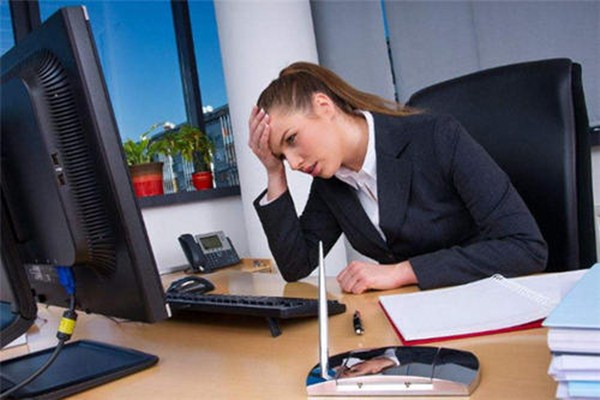 久坐會影響月經(jīng)嗎 久坐小腿腫脹怎么消除 久坐會影響月經(jīng)嗎 久坐小腿腫脹怎么消除