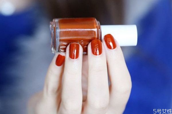 秋冬涂什么顏色的指甲顯手白 2020美甲流行色趨勢 秋冬涂什么顏色的指甲顯手白 2020美甲流行色趨勢