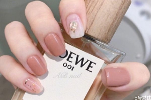 美甲涂幾層 甲油膠一般涂幾層 美甲涂幾層 甲油膠一般涂幾層