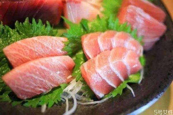 金槍魚(yú)可以生吃嗎 金槍魚(yú)生吃要注意什么呢 金槍魚(yú)可以生吃嗎 金槍魚(yú)生吃要注意什么呢