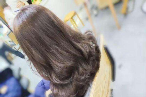 影響燙發(fā)維持時(shí)間的因素有哪些 卷發(fā)不卷了怎么辦 影響燙發(fā)維持時(shí)間的因素有哪些 卷發(fā)不卷了怎么辦